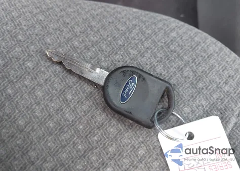 2002 Ford Taurus Lx из США, поврежденный, VIN 1FAFP52U42G207834